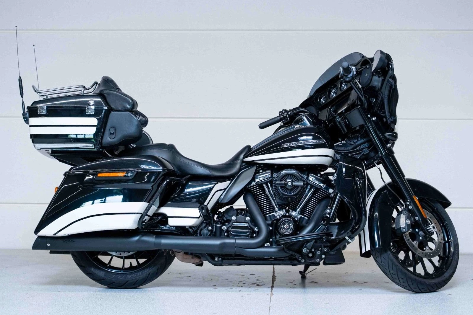 Harley-Davidson Touring Street Glide Special FLHXS