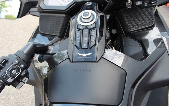 Gebrauchtmotorrad Honda GL 1800 Goldwing Tour DCT - Bild 8