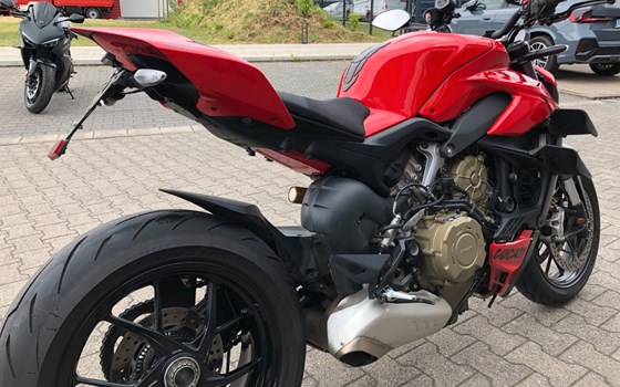 Gebrauchtmotorrad Ducati Streetfighter V4 - Bild 11