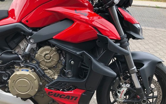 Gebrauchtmotorrad Ducati Streetfighter V4 - Bild 14