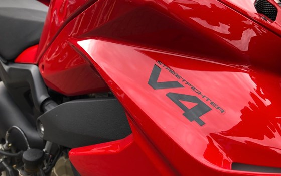 Gebrauchtmotorrad Ducati Streetfighter V4 - Bild 24