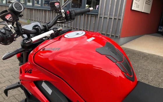 Gebrauchtmotorrad Ducati Streetfighter V4 - Bild 8