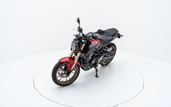 Motorrad Occasion Honda CB125R - Bild 3