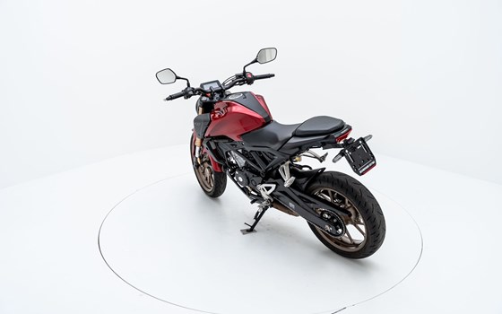 Motorrad Occasion Honda CB125R - Bild 5