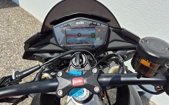 Gebrauchtmotorrad Aprilia Tuono V4 1100 Factory - Bild 7