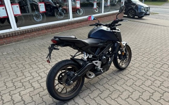 Gebrauchtmotorrad Honda CB125R - Bild 3