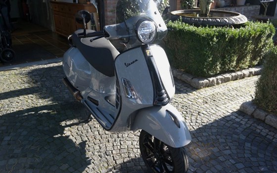 Gebrauchtmotorrad Vespa GTS 300 - Bild 2