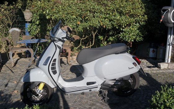 Gebrauchtmotorrad Vespa GTS 300 - Bild 4