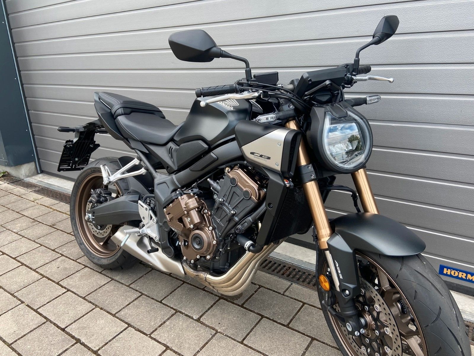 Honda CB650R E-Clutch 