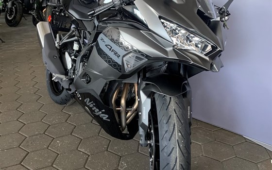 Neufahrzeug Kawasaki Ninja ZX-4RR - Bild 2