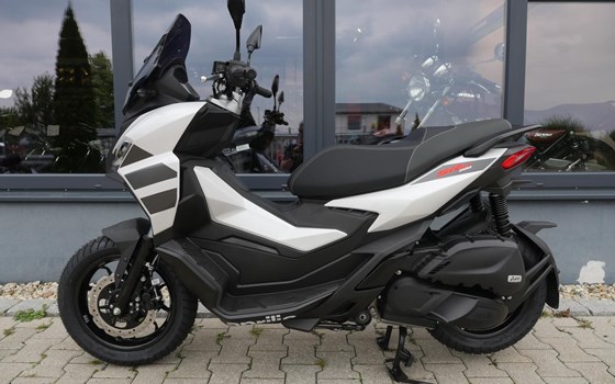 Neufahrzeug Aprilia SR GT 200 - Bild 8