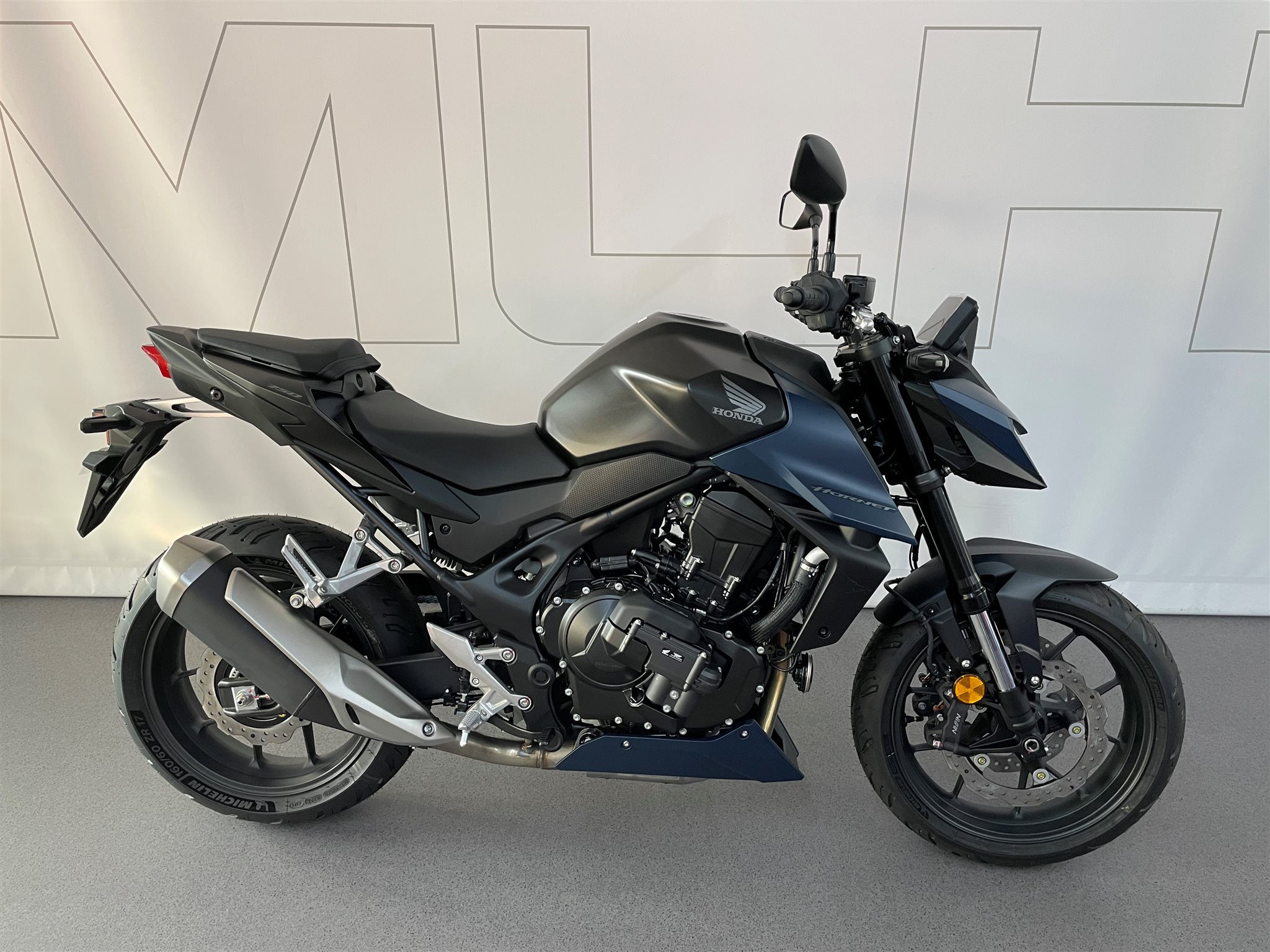 Honda CB750 Hornet E-Clutch