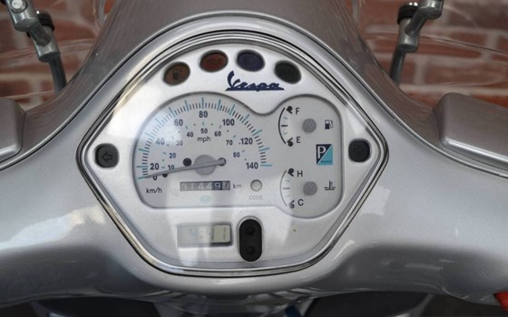 Gebrauchtmotorrad Piaggio GTS 125 - Bild 10