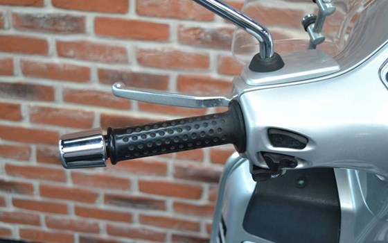 Gebrauchtmotorrad Piaggio GTS 125 - Bild 9