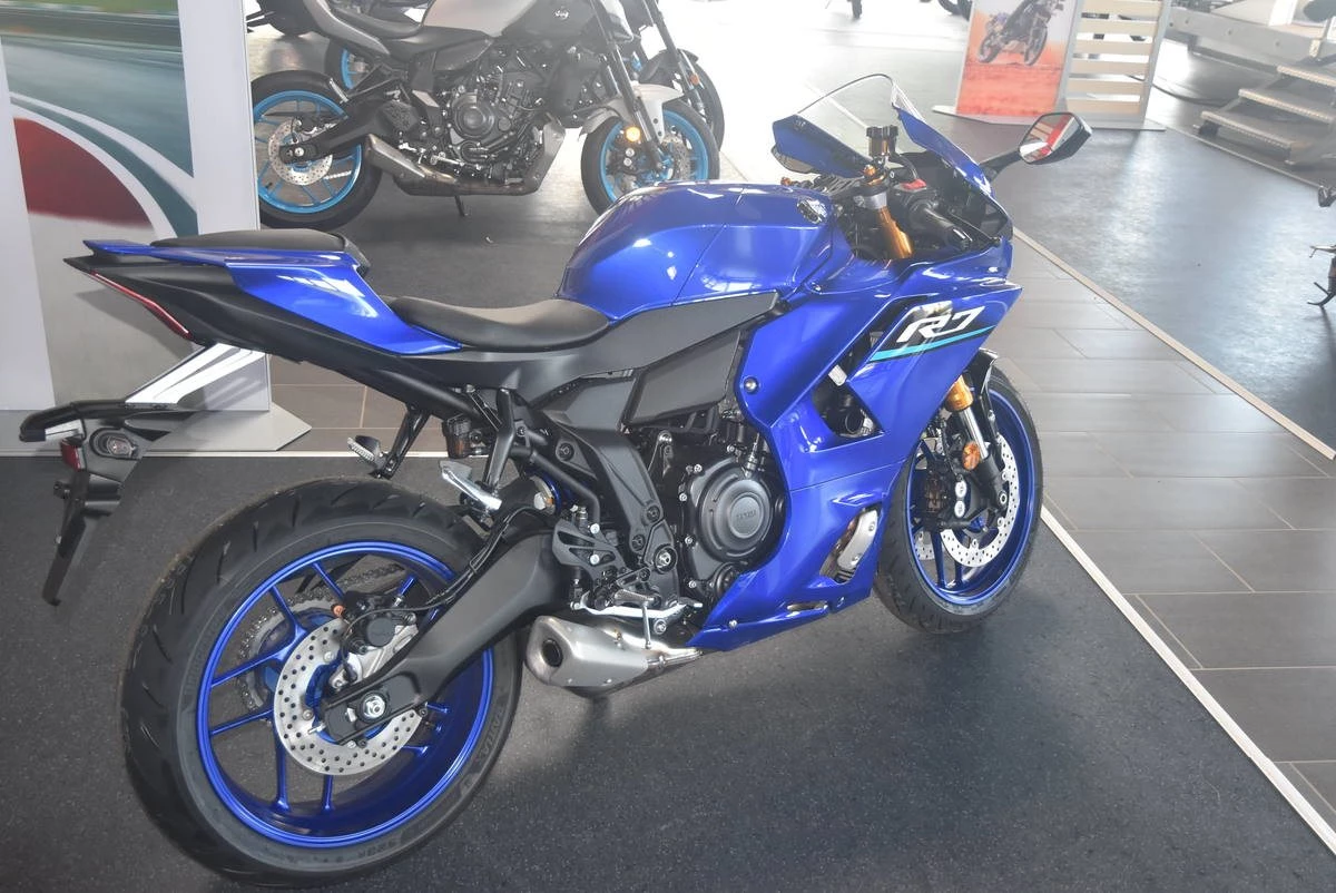 Yamaha R7 
