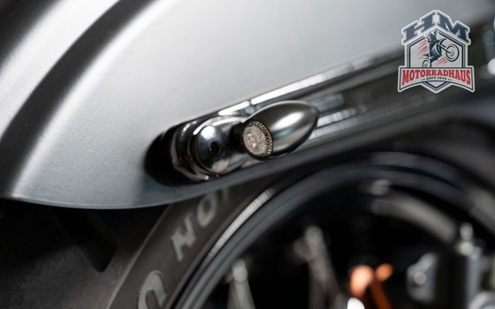 Gebrauchtmotorrad Harley-Davidson Dyna Street Bob FXDB - Bild 7
