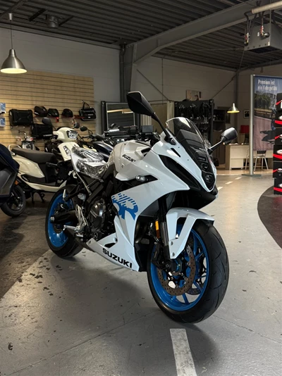 GSX-8R
