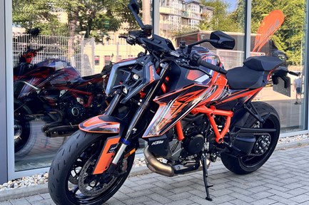 KTM 1390 Super Duke R EVO