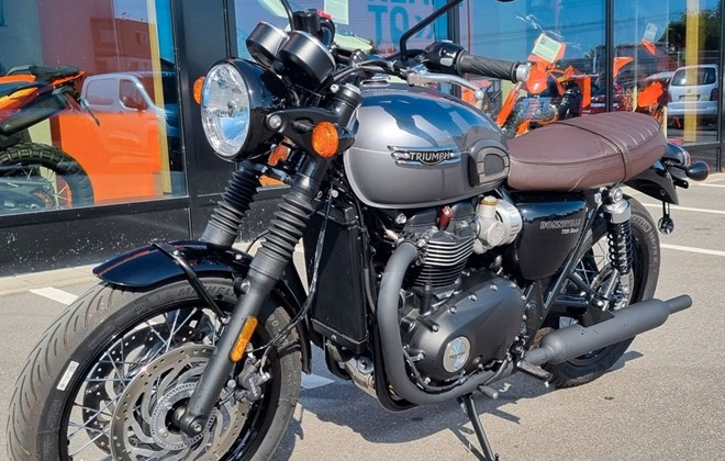 Triumph Bonneville T120 Black