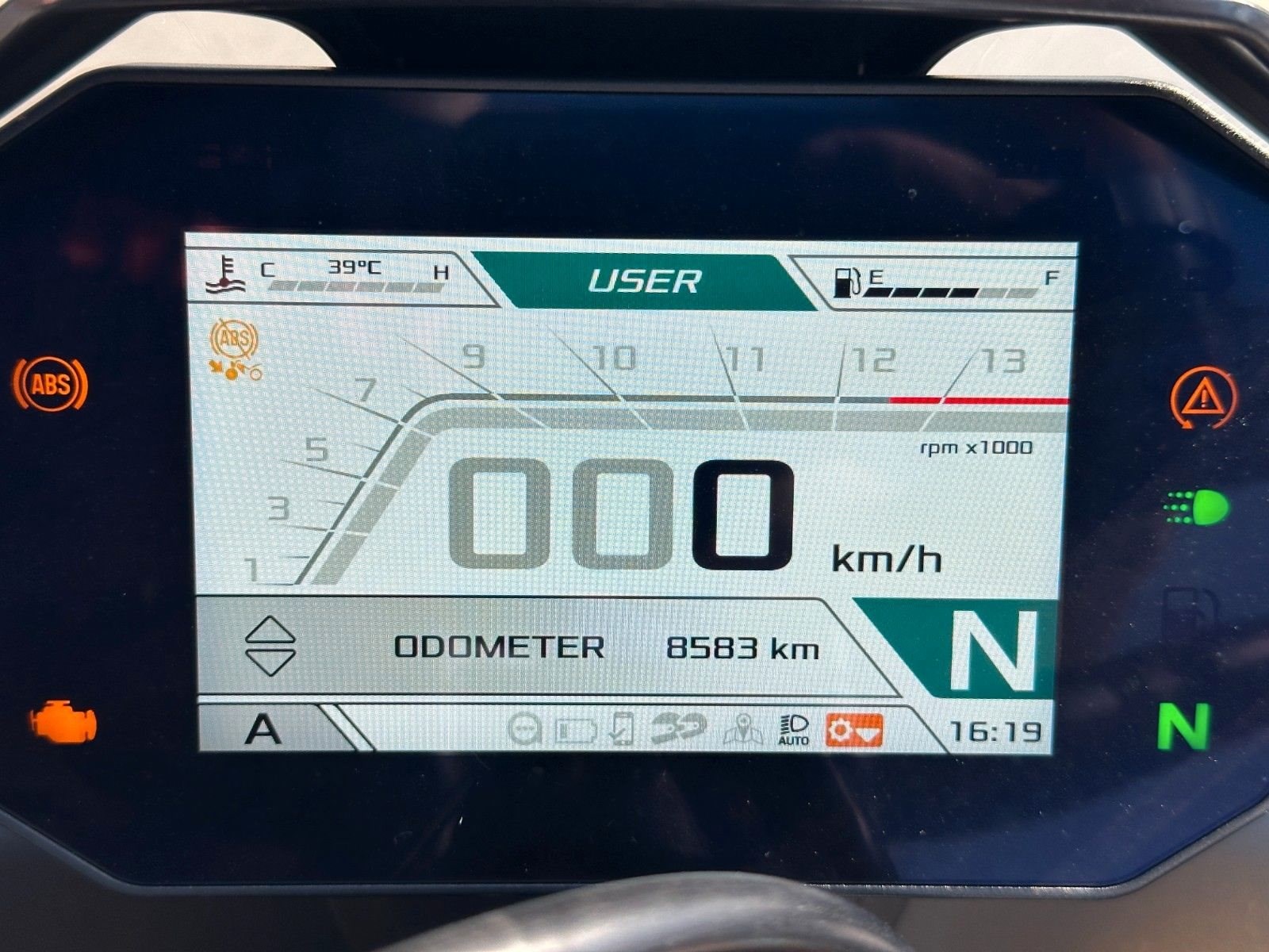 Aprilia Tuono V4 R