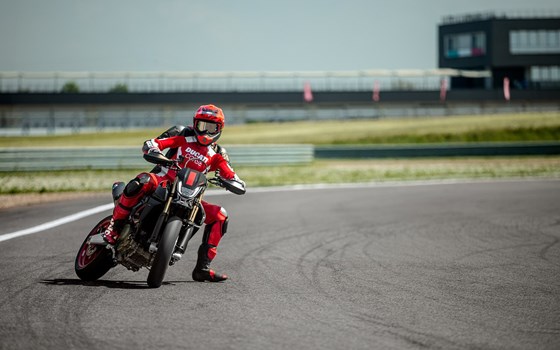 Neufahrzeug Ducati Hypermotard 698 Mono Nera - Bild 3