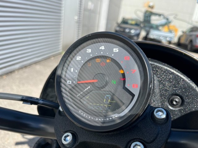 Harley-Davidson Softail Low Rider S FXLRS (silber) - Bild 19