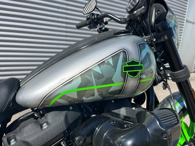 Harley-Davidson Softail Low Rider S FXLRS (silber) - Bild 7