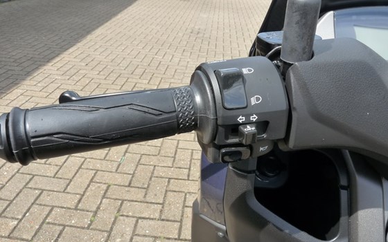 Gebrauchtmotorrad Yamaha NMAX 125 - Bild 6