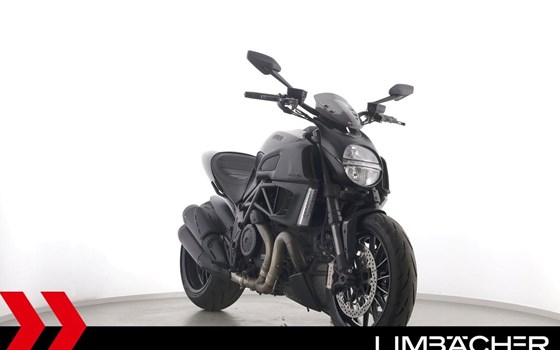 Gebrauchtmotorrad Ducati Diavel 1200 Dark - Bild 2