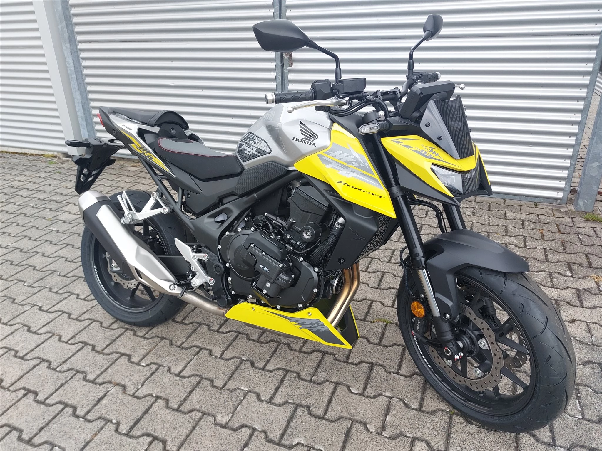 Honda CB750 Hornet E-Clutch