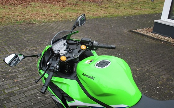 Neufahrzeug Kawasaki Ninja ZX-4RR - Bild 10