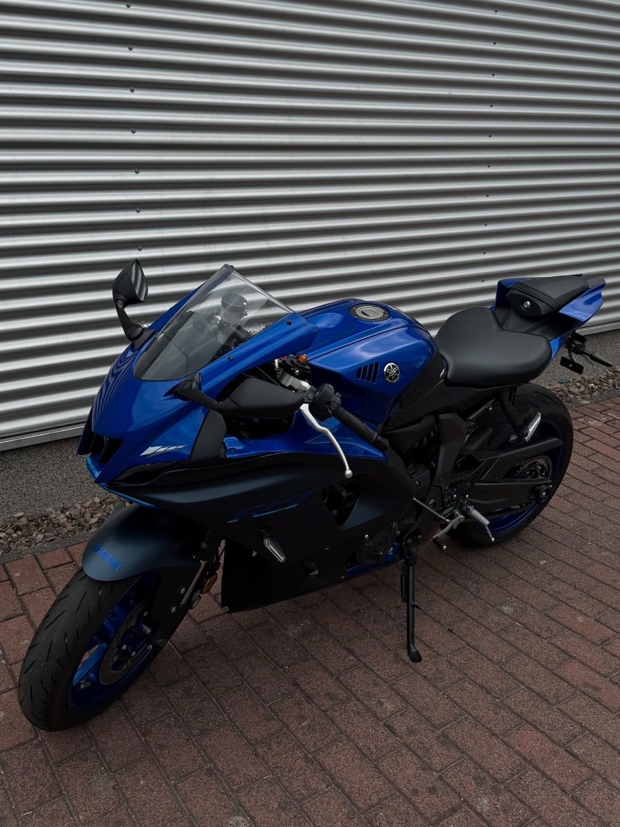 Yamaha R7
