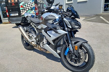 BMW M 1000 R