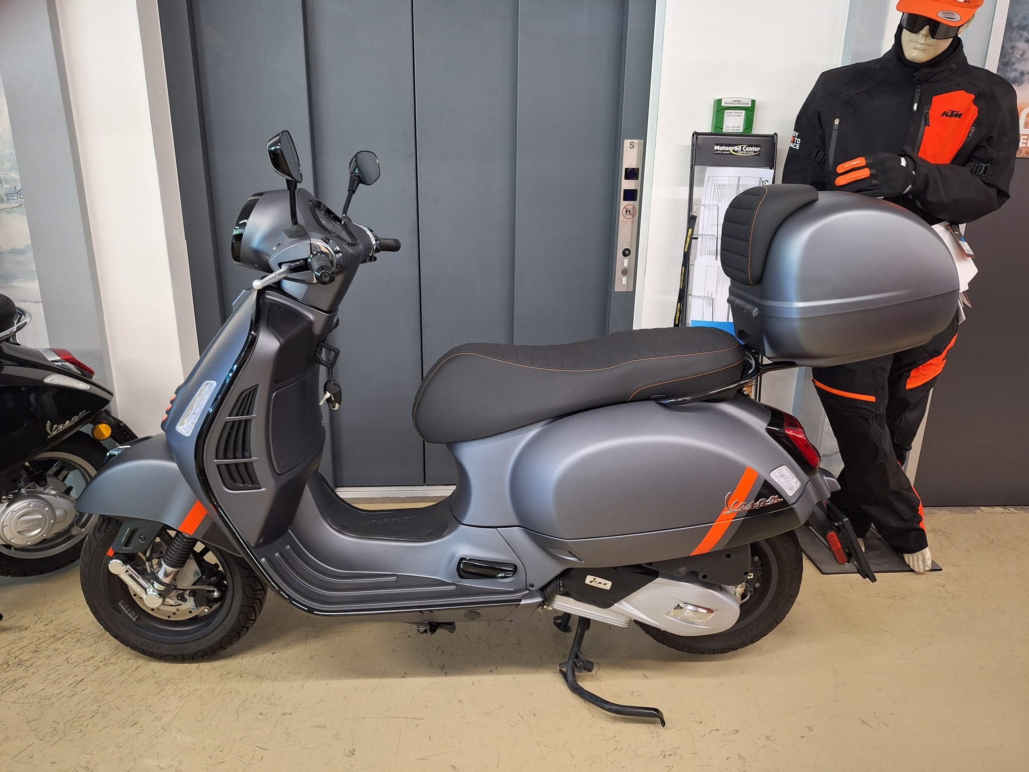 Vespa GTS 125 Super Sport 