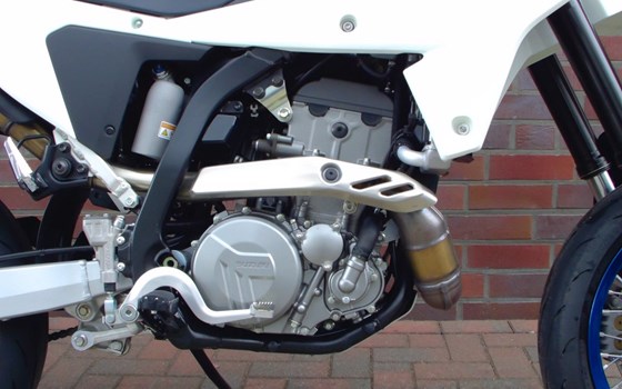 Gebrauchtmotorrad Suzuki DR-Z4SM - Bild 9