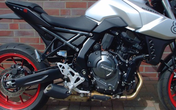 Gebrauchtmotorrad Suzuki GSX-8S - Bild 11