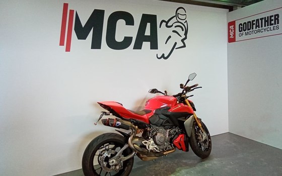 Gebrauchtmotorrad Ducati Streetfighter V2 S - Bild 3