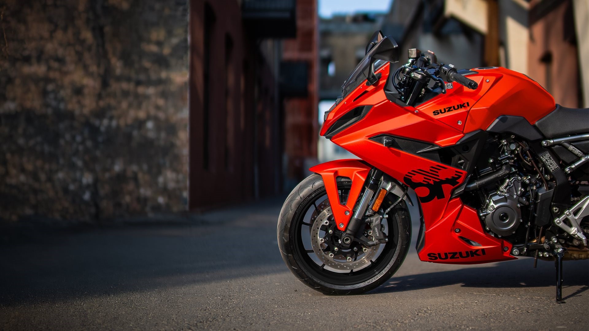 Suzuki GSX-8R Daidai-Iro Power Edition, 400 Tankgutschein