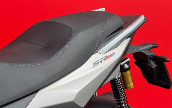 Motorrad Occasion Aprilia SR GT 400 - Bild 15