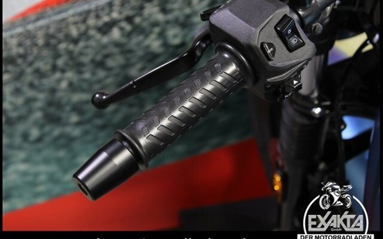 Neufahrzeug Moto Guzzi V7 Stone - Bild 17