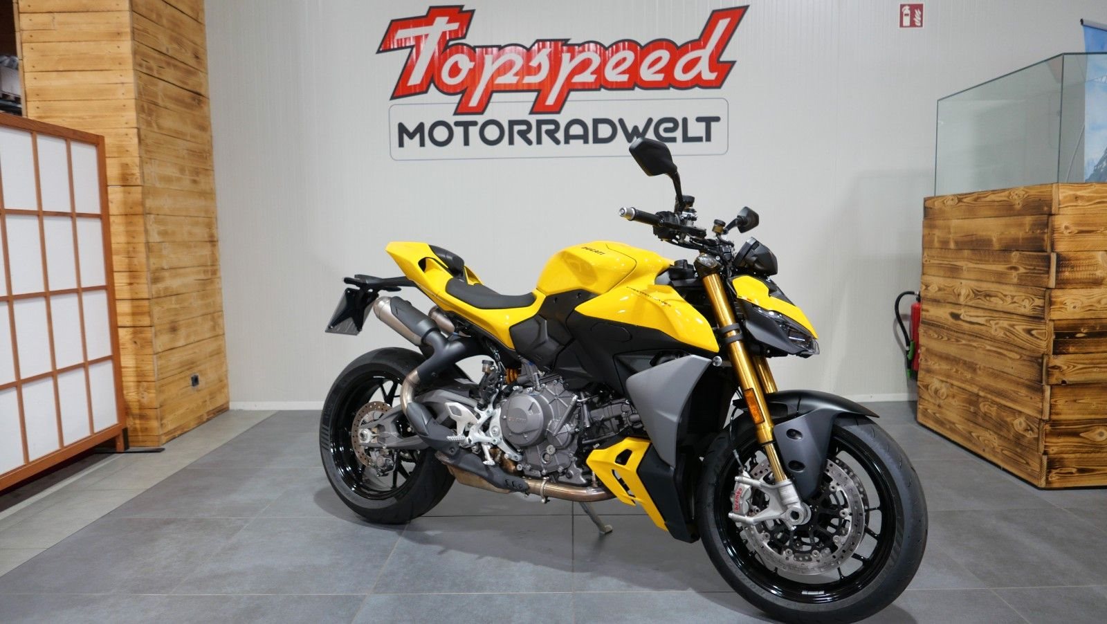 Ducati Streetfighter V2 S 