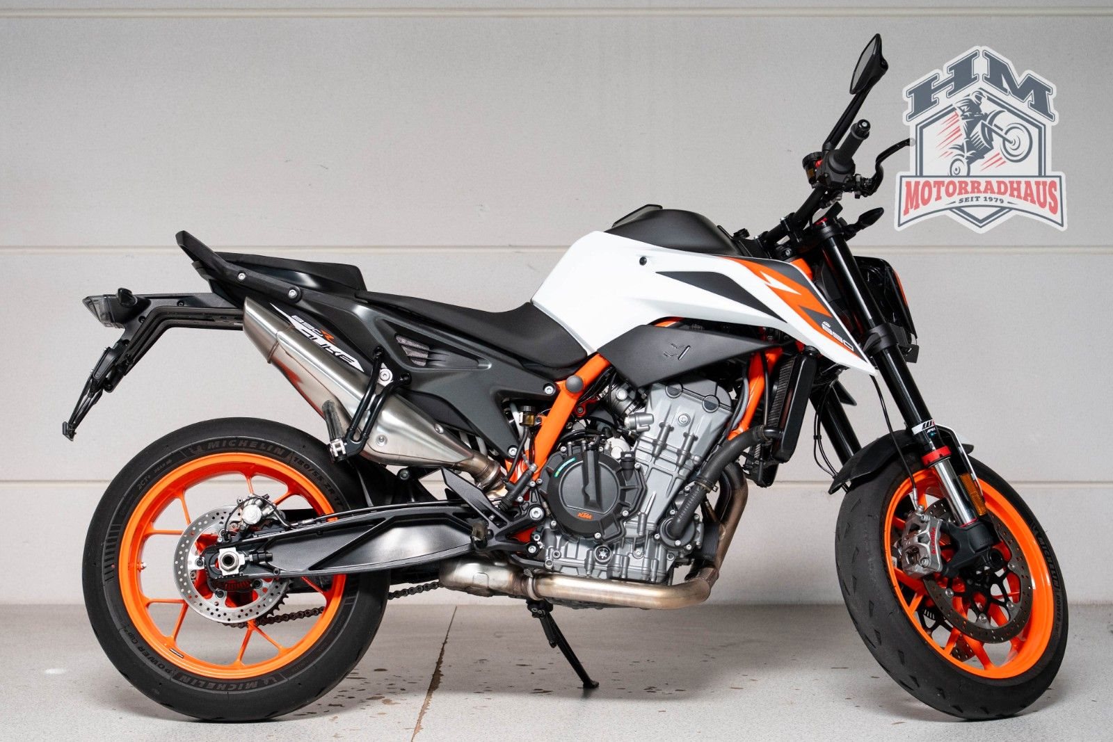 KTM 890 Duke R