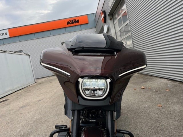 Harley-Davidson CVO Street Glide FLHXSE (rot) - Bild 13