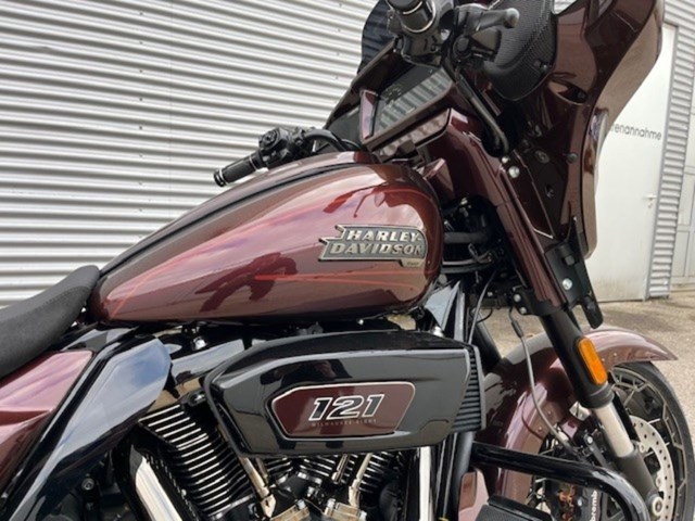 Harley-Davidson CVO Street Glide FLHXSE (rot) - Bild 2