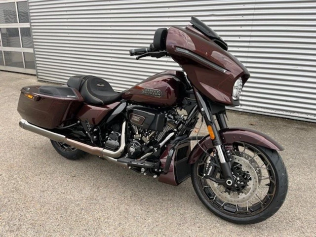 Harley-Davidson CVO Street Glide FLHXSE (rot) - Bild 3