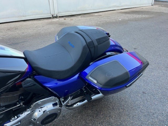 Harley-Davidson CVO Street Glide FLHXSE (blau) - Bild 11