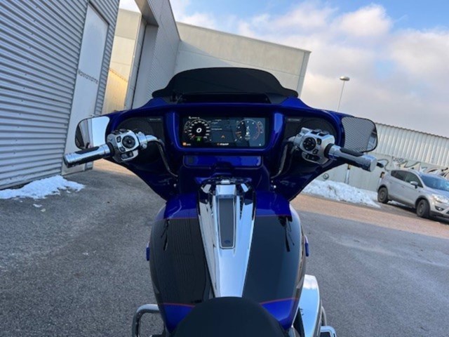 Harley-Davidson CVO Street Glide FLHXSE (blau) - Bild 12