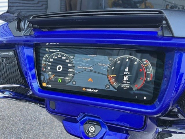 Harley-Davidson CVO Street Glide FLHXSE (blau) - Bild 14