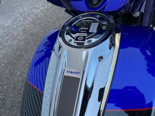 Harley-Davidson CVO Street Glide FLHXSE (blau) - Bild 15