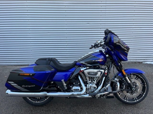 Harley-Davidson CVO Street Glide FLHXSE (blau) - Bild 2